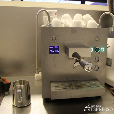 Serious Coffee Emilia met display