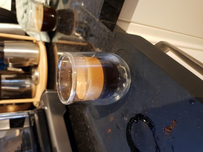 Met op de achtergrond een pleurisbende en &quot;afstelbakkie&quot; voor Americano