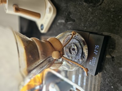 Overigens probeerde ik hem ook als Chemex, maar daar was ik (met de handmaler) weer veel te fijn, waardoor hij erg sterk werd. Benieuwd of hier nog wat lekkers met deze methode uit gaat komen.