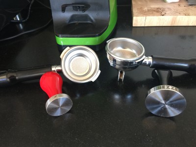 Linker filterbak met rode amper voor "one shot" de rechter is voor dubbel.