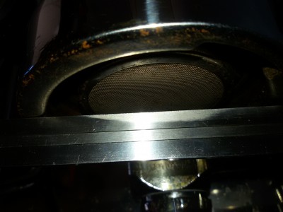 E61 scherm, 6mm ruimte tot de onderrand vd broeikop.